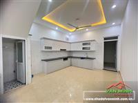 Nhà 3 tầng dân xây độc lập tại Đồng Hoà - 84m2 - Ô tô vào nhà