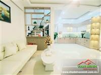 - Nhà 40m2 thêm 20m2 sân cổng riêng gần mặt Thiên Lôi.