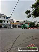 Đất mặt đường Hồ Sen gần ngã ba (giao Thích Trí Hải) 