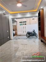 - BÁN NHÀ QUÁN NAM Ô TÔ ĐỖ NGÀY ĐÊM TRƯỚC CỬA. 
