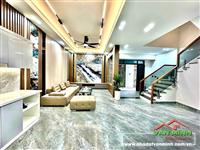 - Xây 4 tầng với diện tích 68m² ngang 7,5m. Gara ô tô cạnh nhà miễn phí.  