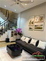 - Diện tích: 62m² xây 4 tầng ( từ tầng hai đua văng 75m² )  - Vị trí tuyến 2 đường Hồ Sen.