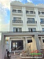 - Diện tích: 141m² xây dựng 4 tầng sân cổng trước sau. 