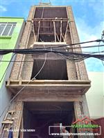 - Nhà 4 tầng khu đường Thiên Lôi thông Vĩnh Tiến. - Diện tích: 81m² sân cổng ô tô đỗ thoải mái. 