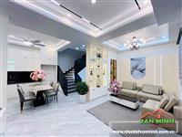 - Siêu phẩm Villa chỉ sau 1 nhà mặt đường.  