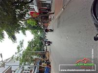 Nhà mặt đường Hoàng Minh Thảo. Khu đẹp nhất tuyến đường kinh doanh buôn bán. Mới xây. Diện tích: 51m² x 4 tầng lô xẻ khe, nga