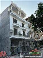 - Nhà 60m² xây 4 tầng chợ Hoa Quả Hồng Bàng. - Căn thang máy 7,2 tỷ  - Căn không thang máy 5,8 tỷ - Đường 2 ô tô, vỉa hè rộng