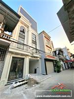 Nhà 81m² ngang 6,5m xây 5 tầng Thang máy Đường Nguyễn Cộng Hòa. - Tầng 1: Gara ôtô  - Tầng 2 phòng ngủ khép kín  - Tầng 3: 3 