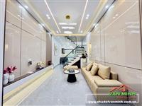 - Nhà đường Tôn Đức Thắng. - Ngõ 4m xây riêng 4 tầng. - Sân cổng, 4 phòng ngủ. - 44m² đầy đủ nội thất. - Đông Đông Nam. - Chỉ