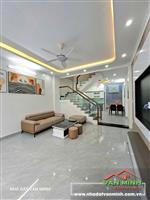 - Nhà khu Thiên Lôi có sân cổng. - Ô tô đỗ miễn phí mặt đường 24/24. Gara ô tô cạnh nhà.   - Diện tích: 65m² xây 4 tầng. Hướn