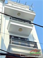 - Nhà 91m² mặt ngõ Chợ Hàng Cũ Lê Chân. - Sân cổng, thang máy chờ, tầng 1 có phòng ngủ. - Công năng: 4 phòng ngủ, 4 WC, bếp +