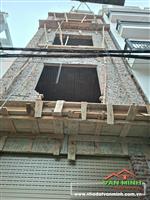 - Bán nhà sau mặt đường Thiên Lôi. - Diện tích: 50m² x 4 tầng cấp chính. - Hướng Đông Nam.  - Công năng: Phòng khách, phòng 