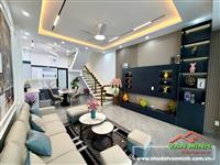 - Nhà ngõ 107 Đình Đông Lê Chân Hải Phòng. - Xây dựng 3 tầng 3 ngủ, phòng thờ, sân phơi. - Ngõ 2 ngoặt tới nhà  - Bìa đỏ GPXD