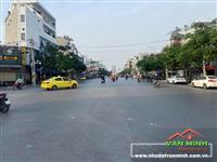 Bán nhà mặt đường Hồ Sen 