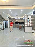 - Nhà ngang 4 tầng dân xây Thiên Lôi - Khúc Thừa Dụ ôtô đỗ miễn phí 24/7