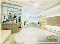 - Nhà 40m2 thêm 20m2 sân cổng riêng gần mặt Thiên Lôi.