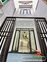 - Nhà 3 tầng xây mới sân cổng  tại Chợ Con - Hồ Sen.