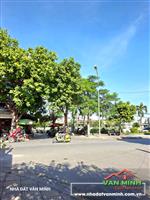 - Bán Đất Tặng Nhà mặt đường Hoàng Minh Thảo Hải Phòng. - Vị trí đẹp phù hợp đầu tư mở kinh doanh hoặc ở. - Diện tích 57.1m. 