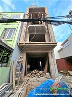 - Nhà 4 tầng khu đường Thiên Lôi thông Vĩnh Tiến. - Diện tích: 81m² sân cổng ô tô đỗ thoải mái. 