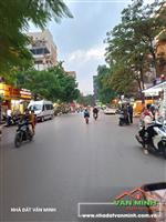 - Mặt đường Trần Nguyễn Hãn gần ngã ba Thiên Lôi 