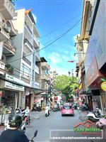 - Nhà mặt đường Đình Đông về phía Lạch Tray Hải Phòng.