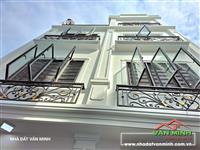 - Bán nhà Thiên Lôi chợ đôn ô tô đỗ cổng. Gara gần nhà. - Diện tích: 90m² ngang 7,06m. 