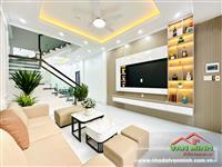 - Vị trí trung tâm đi đâu cũng thuận tiện, nhà có khe thoáng bếp có cửa lách, các tầng đều có cửa sổ cầu thang nên rất thoáng