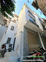 - Nhà 4 tầng sân cổng khu đường Trần Nguyên Hãn. 