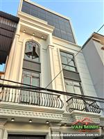 Nhà 81m² ngang 6,5m xây 5 tầng Thang máy Đường Nguyễn Cộng Hòa. - Tầng 1: Gara ôtô  - Tầng 2 phòng ngủ khép kín  - Tầng 3: 3 