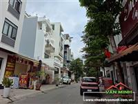 - Bán đất Trại Lẻ - Quán Nam ngõ oto tránh nhau , ngay sát Aeon Mall, ko lỗi lầm . - Diện tích: 68,5m2, ngang 5 nở hậu đẹp. -