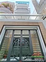 - Bán nhà sân cổng ngõ 69 Chợ Con - Hồ Sen  - Diện tích: 59m² xây 4 tầng, 2 mặt thoáng. - Công năng: Phòng khách, bếp, 5 phòn