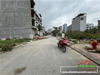 - Bán 2 thửa đất liền nhau TĐC A51 Hồ Sen. - Diện tích: 60m² 1 lô ngang 4m, đường rộng 12m cả vỉa hè. - Hướng chính Nam. - sd