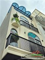 - Bán nhà gần Hoàng Huy maill đường Võ Nguyên Giáp Lê Chân. - Diện tích: 55m2 xây dựng 4 tầng.  - Phòng khách, phòng ăn, vs c