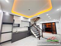 - Bán nhà Mặt Đường Đông Trung Hành, lô góc thoáng mát.  - Diện tích : 43m2 x 4 tầng đủ công năng 4 ngủ.  - Vị trí đẹp, đường