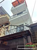 - Nhà đường Tôn Đức Thắng. - Ngõ 4m xây riêng 4 tầng. - Sân cổng, 4 phòng ngủ. - 44m² đầy đủ nội thất. - Đông Đông Nam. - Chỉ