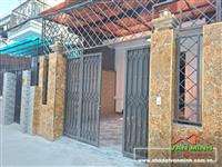 - Nhà 91m² mặt ngõ Chợ Hàng Cũ Lê Chân. - Sân cổng, thang máy chờ, tầng 1 có phòng ngủ. - Công năng: 4 phòng ngủ, 4 WC, bếp +