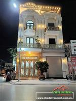 - NHÀ MẶT ĐƯỜNG ĐẸP 4 TẦNG XÂY MỚI TINH..   - Số 351 NGUYỄN  VĂN LINH kinh doanh sầm uất gần Aeon - Hồ Sen. Móng cọc khoan nh