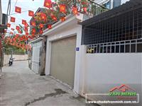 - Bán nhà sau mặt đường Thiên Lôi. - Diện tích: 50m² x 4 tầng cấp chính. - Hướng Đông Nam.  - Công năng: Phòng khách, phòng 