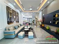 - Nhà ngõ 107 Đình Đông Lê Chân Hải Phòng. - Xây dựng 3 tầng 3 ngủ, phòng thờ, sân phơi. - Ngõ 2 ngoặt tới nhà  - Bìa đỏ GPXD