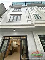 Miếu Hai Xã - Chợ Hàng sân cổng dãy nhà Cao Cấp