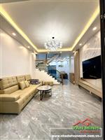 Bán Căn Nhà Sân Cổng Ngay Hồ Sen- Chợ Hàng