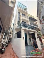 Sau nhà mặt đường phố Hồ Sen - sân cổng