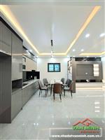- Nhà ngang 4 tầng dân xây Thiên Lôi - Khúc Thừa Dụ ôtô đỗ miễn phí 24/7