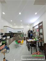 - Nhà 4 tầng dân xây ngõ 152 Hồ Sen có ô chờ thang máy  
