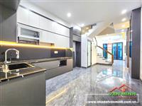 Nhà lô góc xây mới độc lập có sân cổng riêng tại Miếu Hai Xã gần Hồ Sen, 60m2 x 4 tầng. 