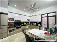 - Nhà 5 tầng thang máy Văn Cao - Diện tích: 61m2  - Công năng sử dụng: 5 ngủ 6 wc, phòng khách, bếp, phòng thờ, sân phơi, gar
