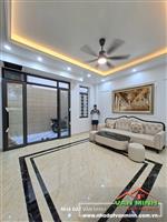 - Bán nhà Hồ Sen sân cổng riêng rộng + full nội thất. 