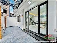 - Nhà xây đường Hồ Sen 70m² ngang 8m mặt ngõ.