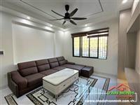 - Nhà 4 tầng gần mặt đường Hồ Sen. Lắp sẵn thang máy.