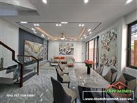 Nhà 69,6m² ngang 8,1m sân cổng rộng rãi. - Nhà mặt ngõ đường Hồ Sen. 